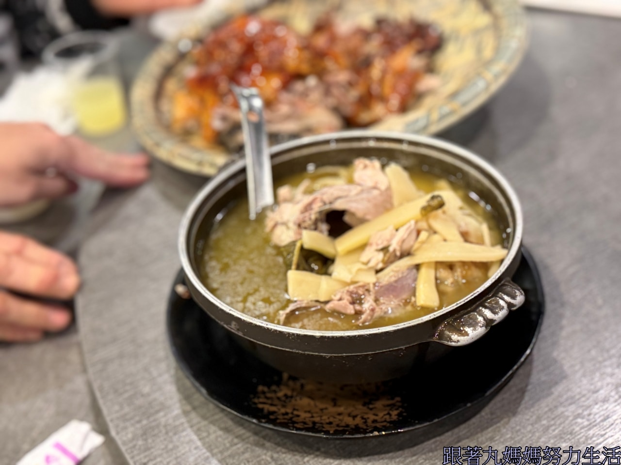 【阿里山.台南.關子嶺泡湯.過年.跟著丸媽媽吃喝玩樂】天搖地動的台南‧雷包王丸媽媽‧玩食物的時間到 - 第22張圖