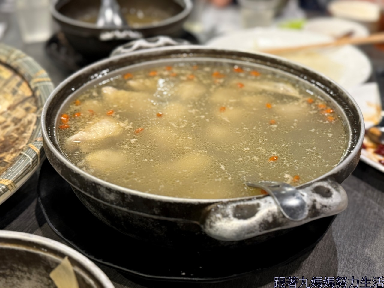 【阿里山.台南.關子嶺泡湯.過年.跟著丸媽媽吃喝玩樂】天搖地動的台南‧雷包王丸媽媽‧玩食物的時間到 - 第28張圖