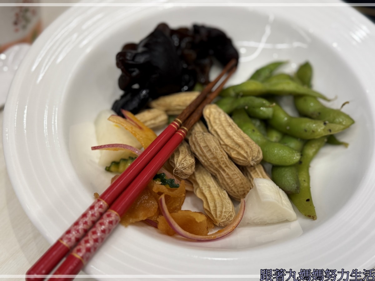 【宜蘭.礁溪.風華度假酒店.宜蘭美食】吃吃喝喝的宜蘭.雖然下雨泡湯剛剛好.有滑水道的飯店 - 第44張圖