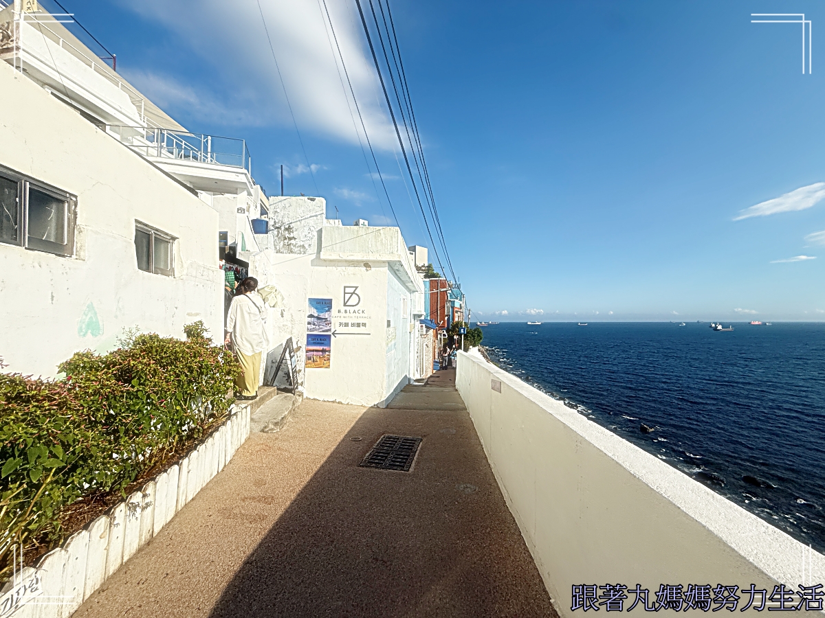 【韓國.釜山】【Egg Drop2.0.KK day跟團行程.百年食堂烤肉】【海東龍宮寺 +青沙浦天空步道+ 藍線公園海岸列車 + 白淺灘文化村 + 甘川洞文化村】行程不雷但是人很雷的故事來了·Day3·Ep2 - 第24張圖