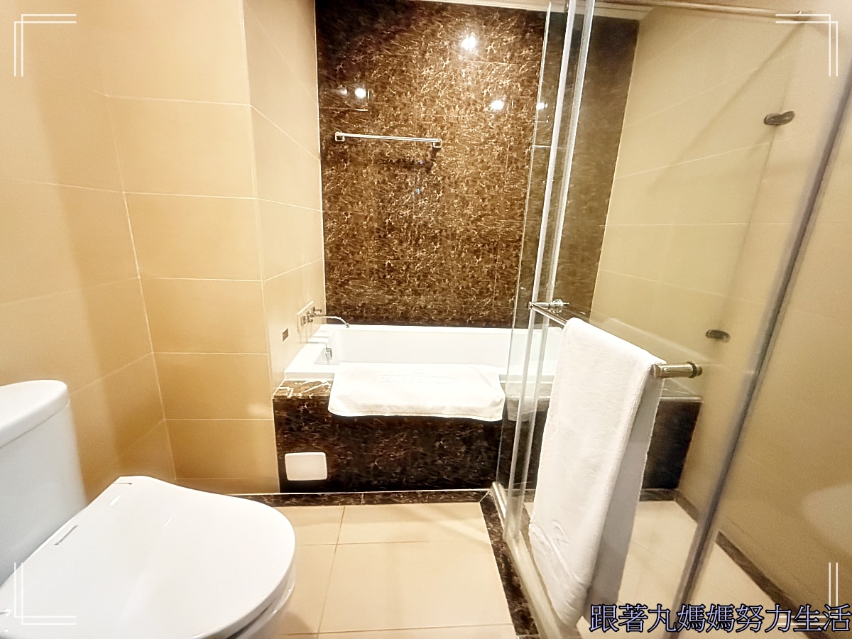 【苗栗．苗栗馥藝金鬱金香酒店．青焰炭火熟成牛排．長興釣蝦場】秘密任務外的玩樂行程．被釣蝦場耽誤的臭豆腐