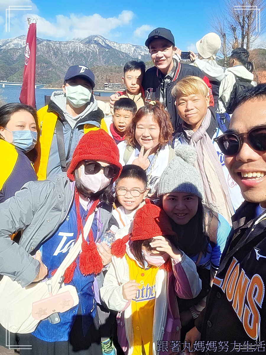 【2026WBC棒球經典賽.東京之旅.KK day跟團一日遊】1人成團|贈送纜車體驗.富士山打卡一日遊|河口湖天上山公園纜車+忍野八海+羅森便利店+淺間公園 (東京出發) - 第9張圖 【2026WBC棒球經典賽.東京之旅.KK day跟團一日遊】1人成團|贈送纜車體驗.富士山打卡一日遊|河口湖天上山公園纜車+忍野八海+羅森便利店+淺間公園 (東京出發)